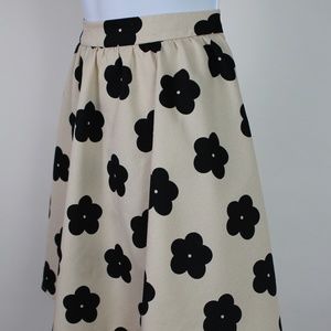 Lush skirt beige with black flowers short
